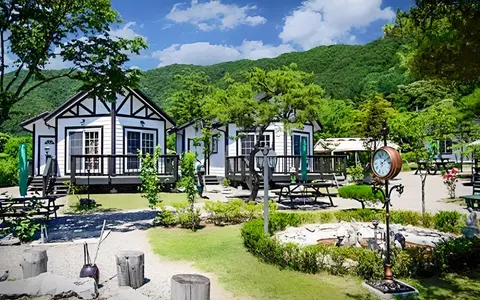 Hongcheon Gangbyeonuisuchaehwa Pension
