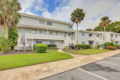 Riverfront Weleka Condo w/ Dock & Pool Access