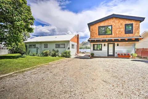 Waterfront Osoyoos Lake Cottage w/ Beach & Patio!