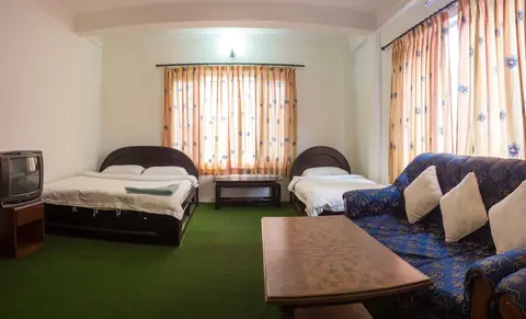 Giri Guest House