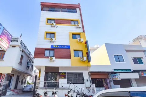 Fabhotel Vardan Villa