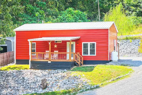 Peaceful Kuttawa Cabin w/ Fire Pit: Explore & Play