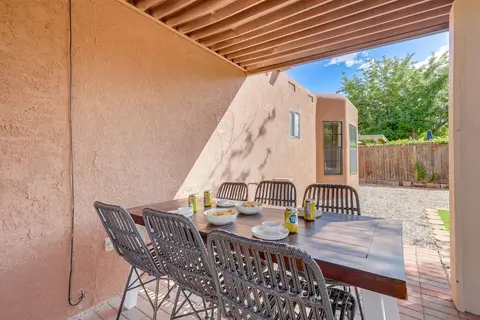 Albuquerque Home w/ Hot Tub + Putting Green!