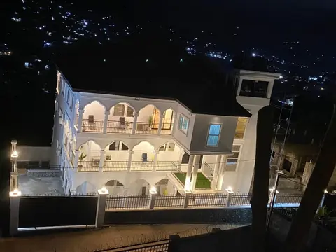 2 Bed Apartment Sleeps 4 - Jacuzzi, Parking, Wifi