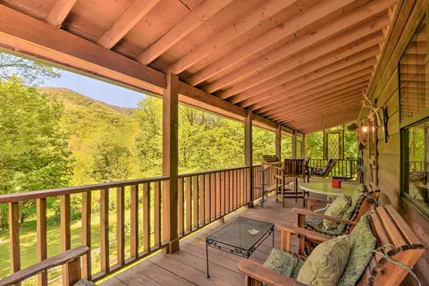 Enchanting Cabin w/ Mother-in-law Suite: Mtn Views