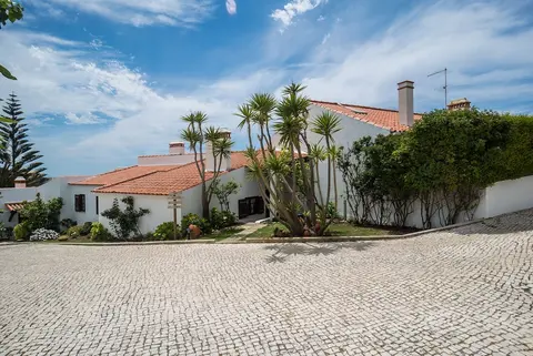 Ericeira Villa Surf Camp Hostel