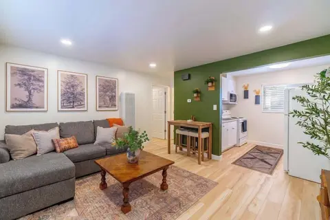 Emerald Escape - UNR & Pet Friendly