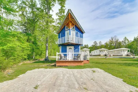 2 Mi to Msu: Tiny Home w/ Furnished Deck!