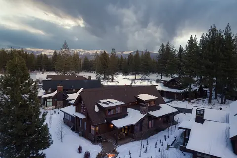 Maple by Avantstay Modern Mountain Home w/ Cozy Fire Pit 15 Mins frm Northstar