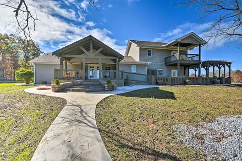 Serving Southern Charm at This Clarkesville House!