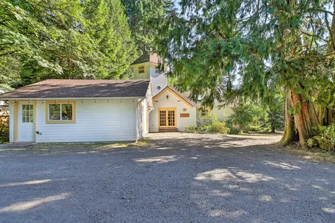 Cozy 'black Bear Retreat' by Mount Rainier!