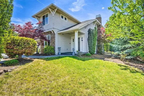 Charming Medford Getaway ~ 4 Miles to Downtown!