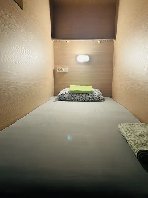 Capsule Hotel 47 Nebo