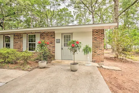 Cozy Studio With Yard, 6 Miles to Dwtn Beaufort!