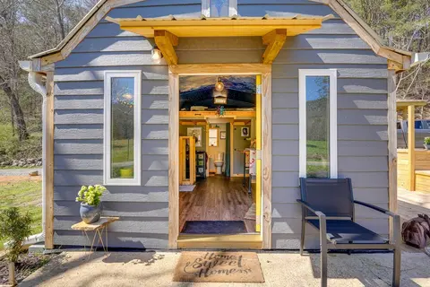 'blue Dream' Cabin in Rising Fawn w/ Fire Pit!