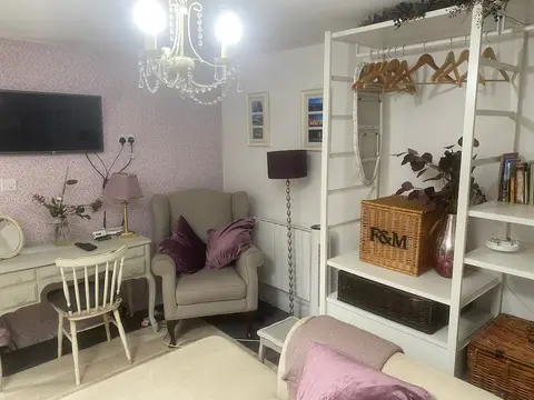 Cosy Self-contained Studio Flat in Bristol