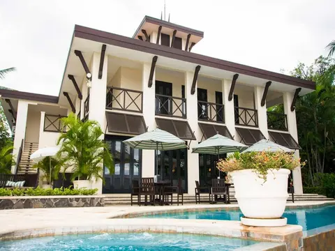 Classy artsy ocean-view unit near pool at Pacifico in Coco sleeps 6