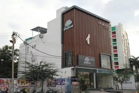 Hotel Green Parrot
