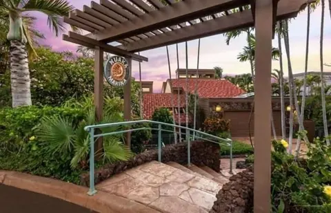 Huaka Mahina 4 Bedroom Home by RedAwning