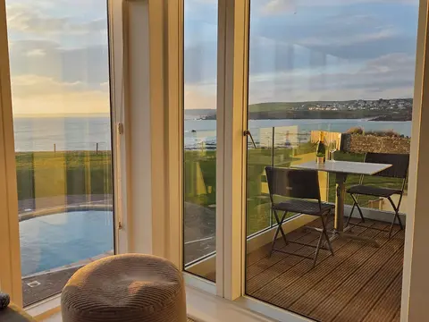 7 Ocean's Edge