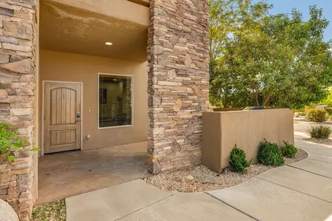 Coral Springs Getaway - Outdoor and Indoor Heated Pool - Close to Zion National Park