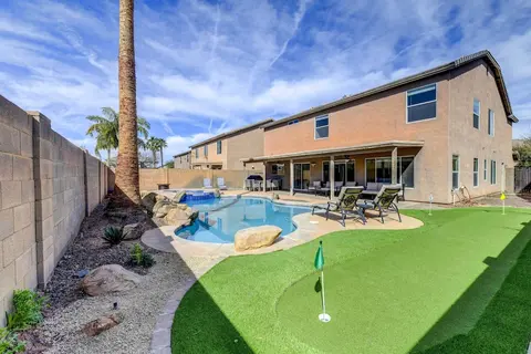 Putting Green, Pool & Spa: Home in Queen Creek!