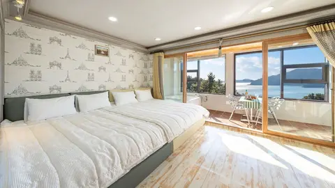 Geoje Marine Castle Spa Pension