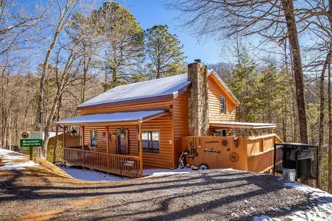Bearfootin' 3 Bedroom Cabin by RedAwning