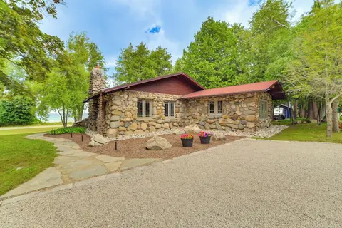 Upscale Earl Young Charlevoix Cottage w/ Deck!
