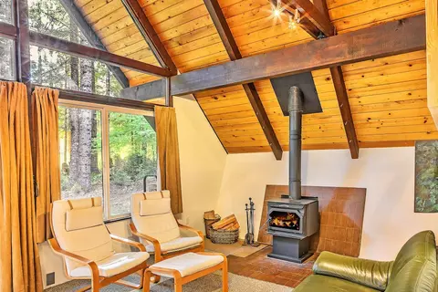 Four Stone Lodge Near Mt Rainier