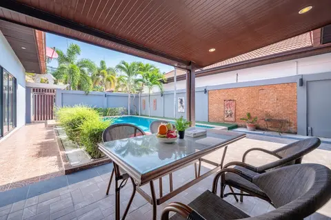 Private pool 3BDR villa beach at 200m