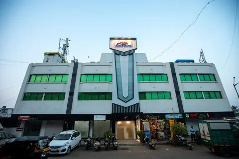 Hotel Naaz Executive Near T2 Airport