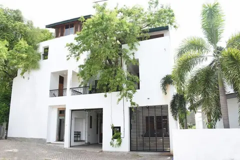 Colombo Tree house