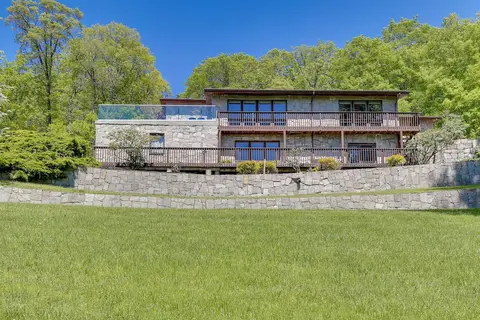 East Fishkill Escape, Close to Red Wing Park!
