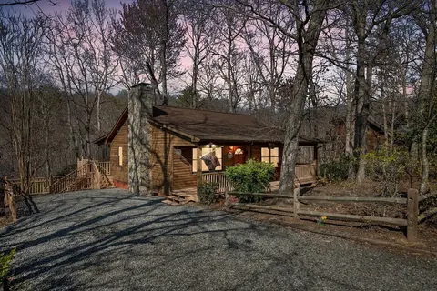 A Cozy 2br Log Cabin Getaway-mirror Lake-fireplace 2 Bedroom Cabin by Sunscape Property Management