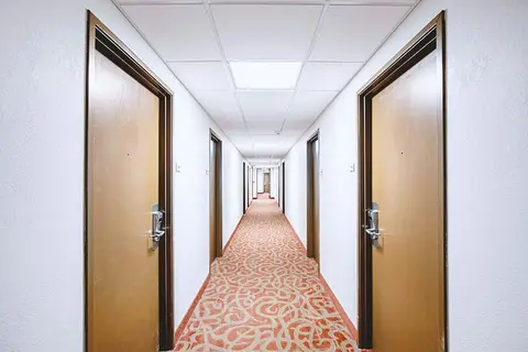 Norwood Inn & Suites Milwaukee