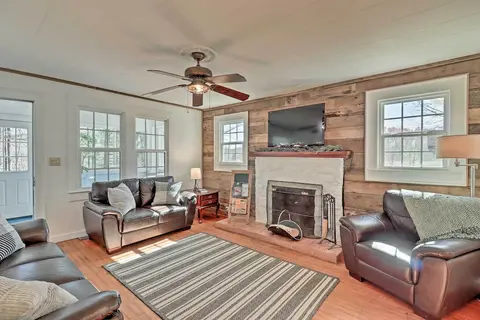 Flat Rock Cottage Near Hendersonville & Hiking