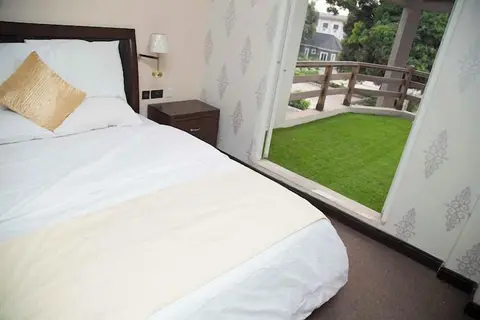 Enclave Hills Hotel