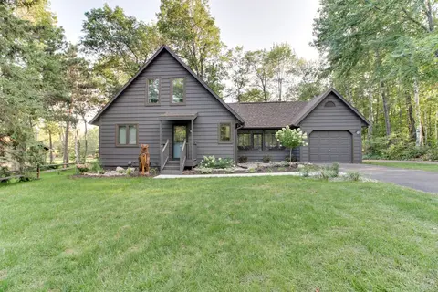 Breezy Point Cabin: Deck w/ Golf Course Views!