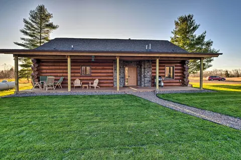 North Shore Cabin w/ Fire Pit By Gooseberry Falls!