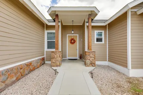 Vistas Bonitas Home w/ Patio: 7 Mi to Snowbowl!