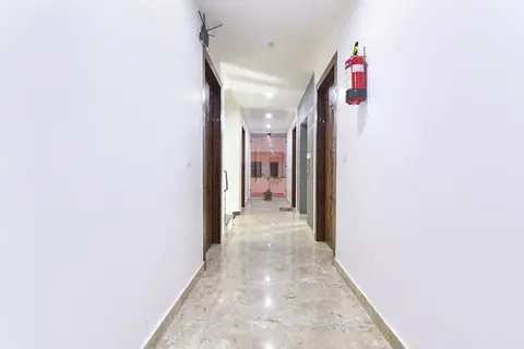 Fabhotel Hari Residency