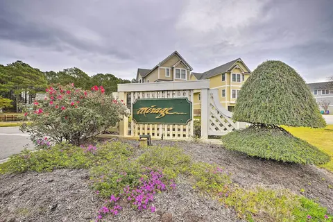 Coastal Home w/ Community Pool < 2 Miles to Beach!