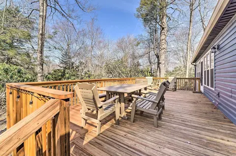 2 Mi to Beech Mtn: Family Retreat w/ Fire Pit