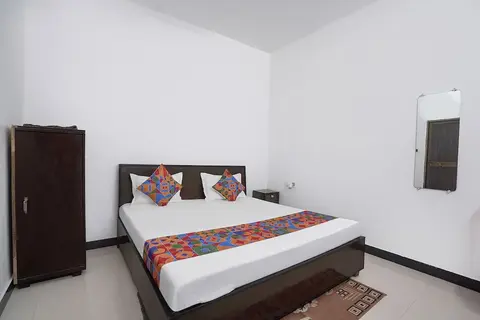 Fabhotel Om Palace