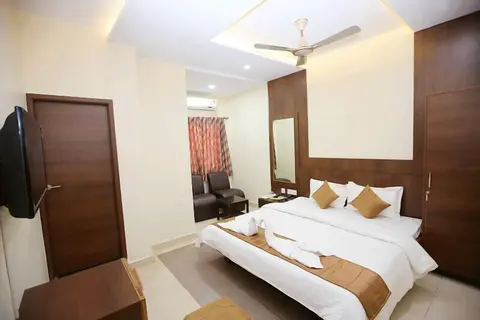 Udayam Towers Hotel Porur