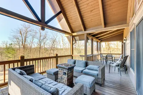 Blue Ridge Orchard Overlook' Cabin w/ Hot Tub
