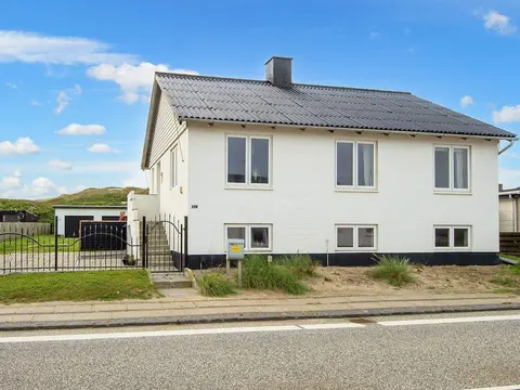 6 Person Holiday Home in Ulfborg