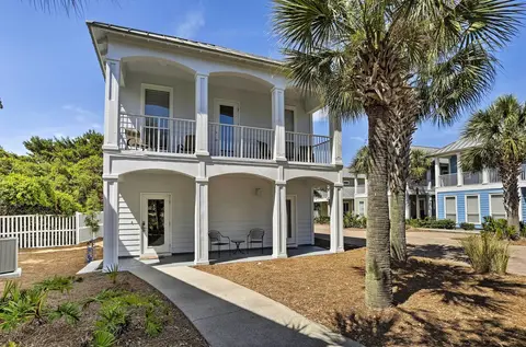 Spacious Miramar Beach Cottage w/ Beach Access!