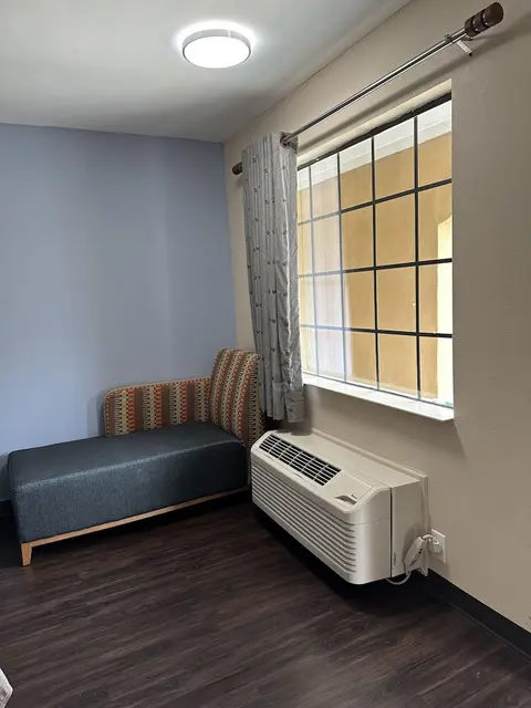 Express Inn & Suites
